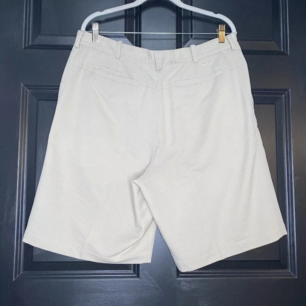 Nike Golf Dri Fit Khaki Textured Flat Front Shorts Size 36 Pockets 10